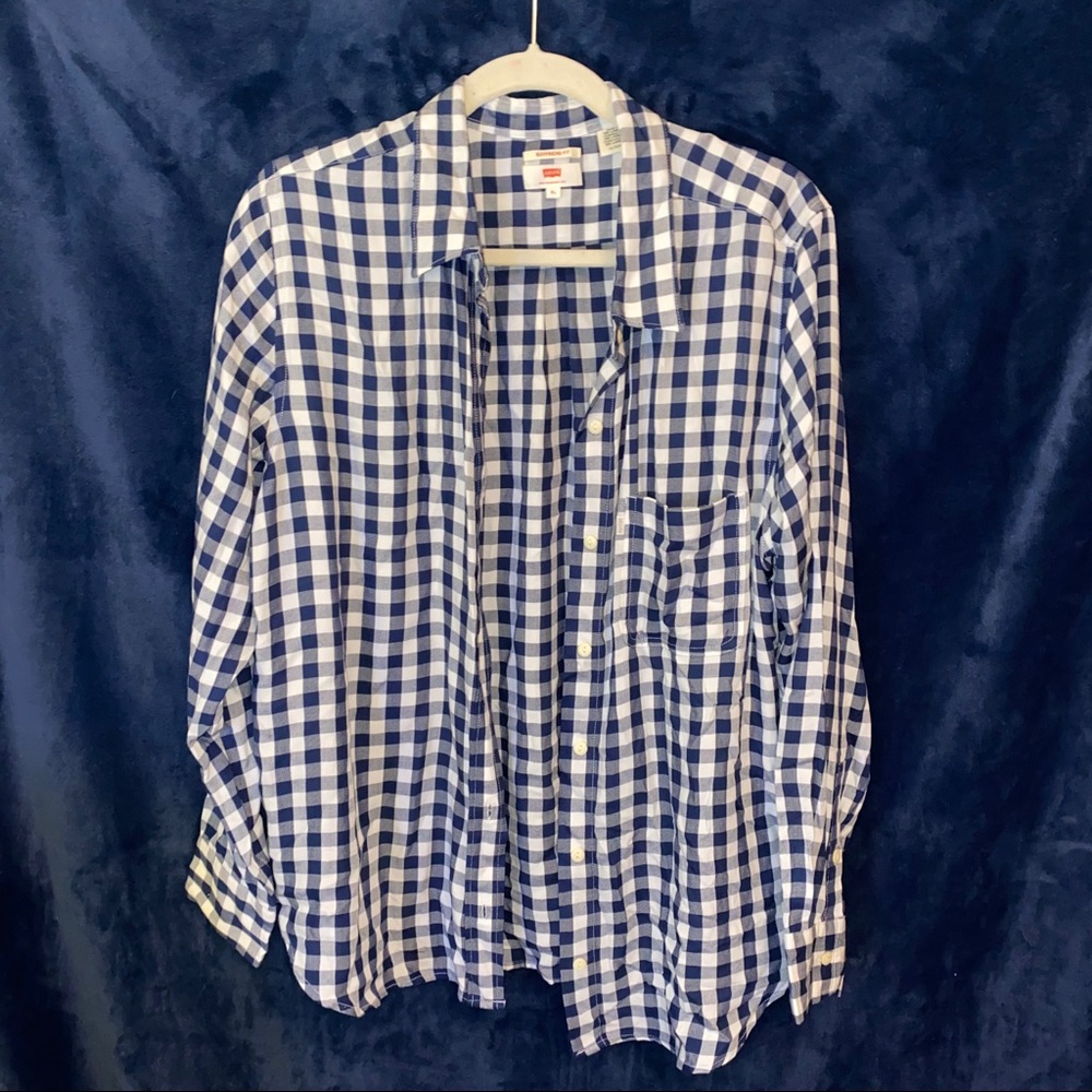 Levi’s Button Down Boyfriend Shirt